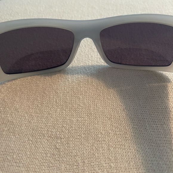 Excellent condition designer sunglasses - Picture 7 of 9